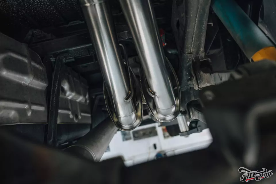 Построили выхлопную систему с двумя режимами громкости для RAM 1500 Rebel